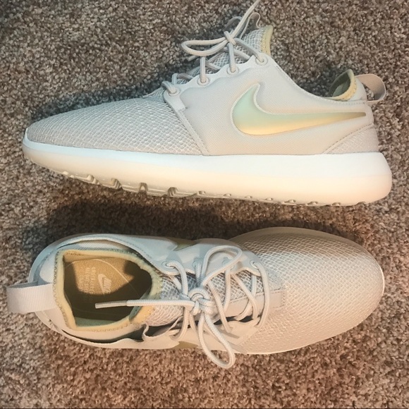 ❗️SOLD❗️NEW Nike Roshe Two Light Bone / Gold 8 - Picture 4 of 5
